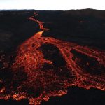 Rios de lava do vulcão ameaçam atingir auto-estrada no Havaí
