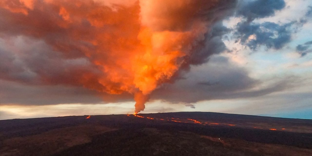 <span class="entry-title-primary">Cessa erupção do maior vulcão do mundo após dias expelindo lava</span> <h2 class="entry-subtitle">Serviço Geológico dos Estados Unidos informou que o vulcão Mauna Loa do Havaí entrou em calma nesta terça-feira </h2>