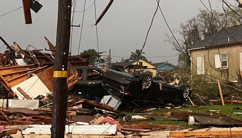 Destruição e mortes por rara onda de tornados de fim de ano nos EUA