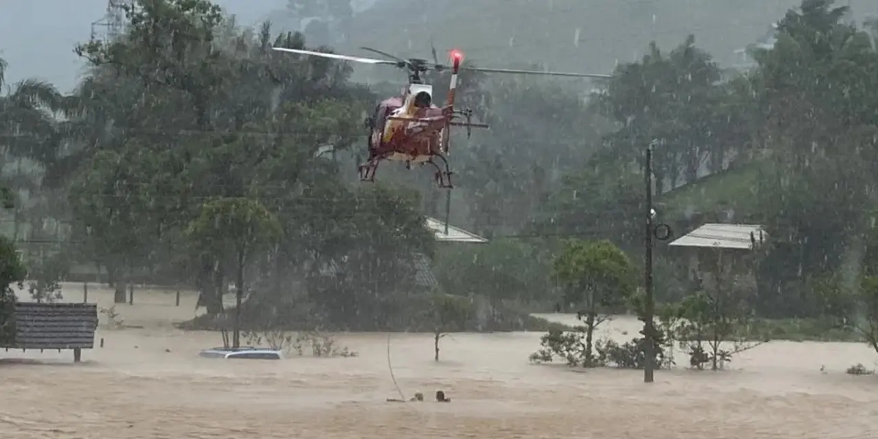 <span class="entry-title-primary">Chuva inunda Grande Florianópolis, suspende aulas e bloqueia BR-101</span> <h2 class="entry-subtitle">Chuva em menos de 24 horas somou mais de 300 mm em pontos da Grande Florianópolis com cidades inundadas e muitos transtornos </h2>