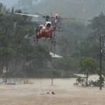 Chuva inunda Grande Florianópolis, suspende aulas e bloqueia BR-101