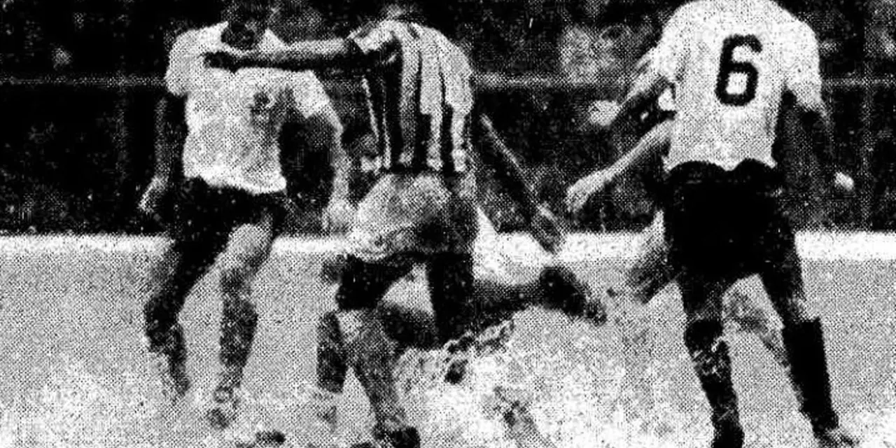 <span class="entry-title-primary">Como a chuva mudou a história do gol mil do Rei Pelé</span> <h2 class="entry-subtitle">Clássico entre Santos e Corinthians foi disputado um mês antes do gol mil em um estádio do Pacaembu com o gramado alagado </h2>