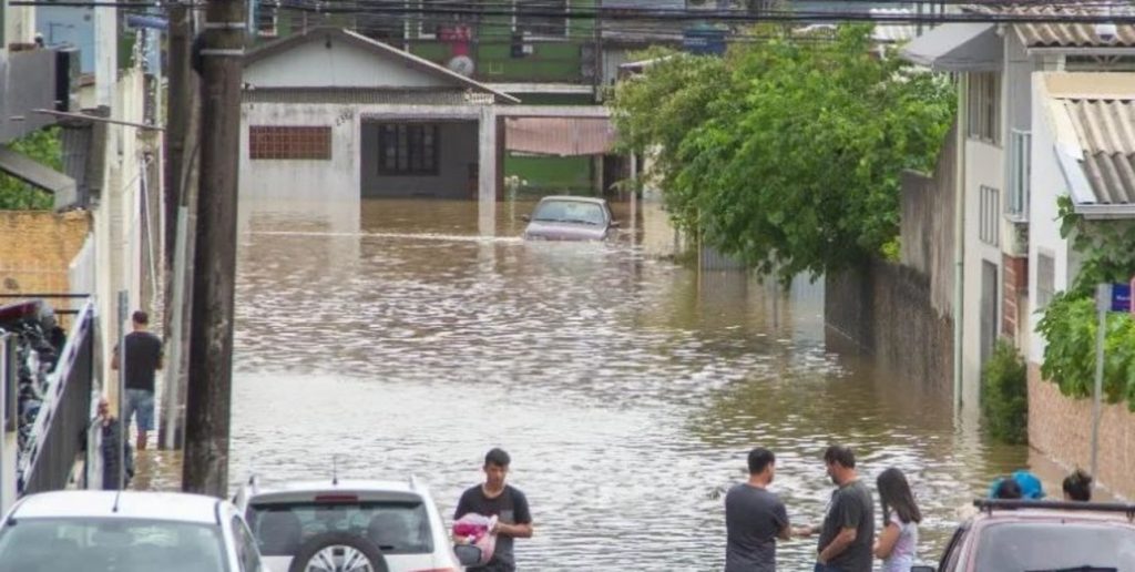 Chuva vai piorar com inundações e deslizamentos em Santa Catarina