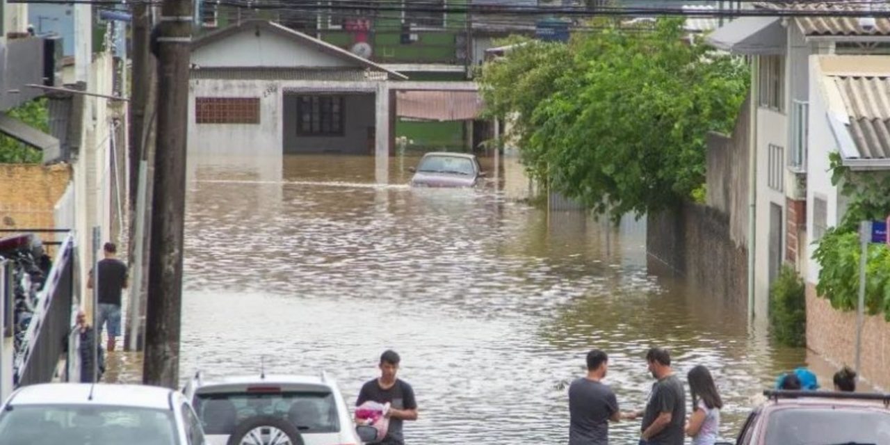 <span class="entry-title-primary">Chuva vai piorar com inundações e deslizamentos em Santa Catarina</span> <h2 class="entry-subtitle">MetSul Meteorologia adverte que a tendência é de intensificação da chuva nesta terça-feira no Leste de Santa Catarina</h2>