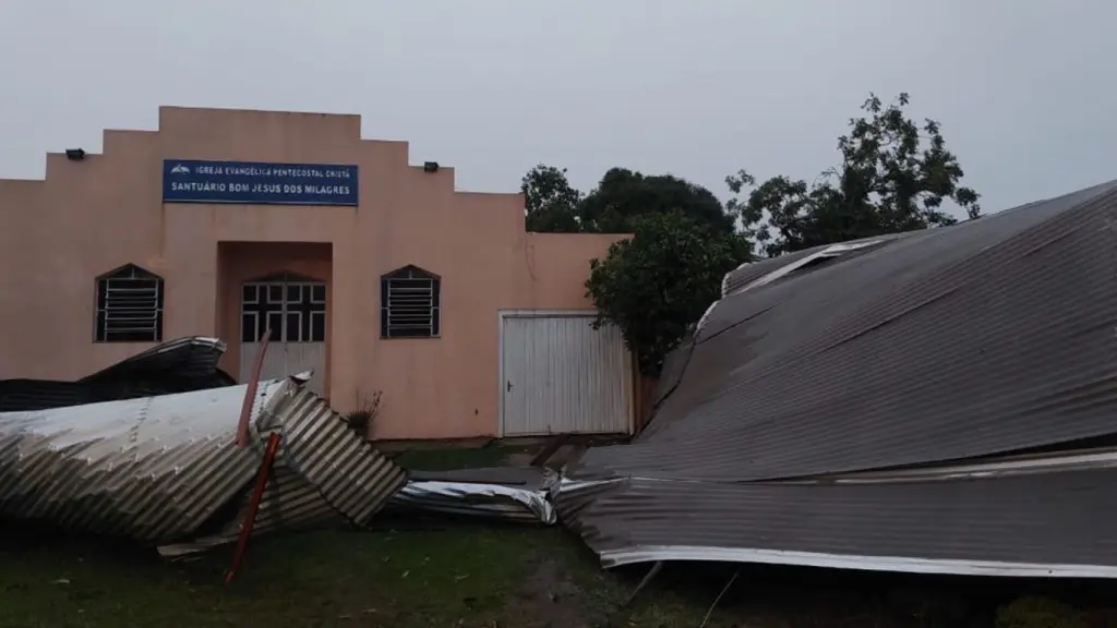 Vendaval causa destruição no Norte gaúcho