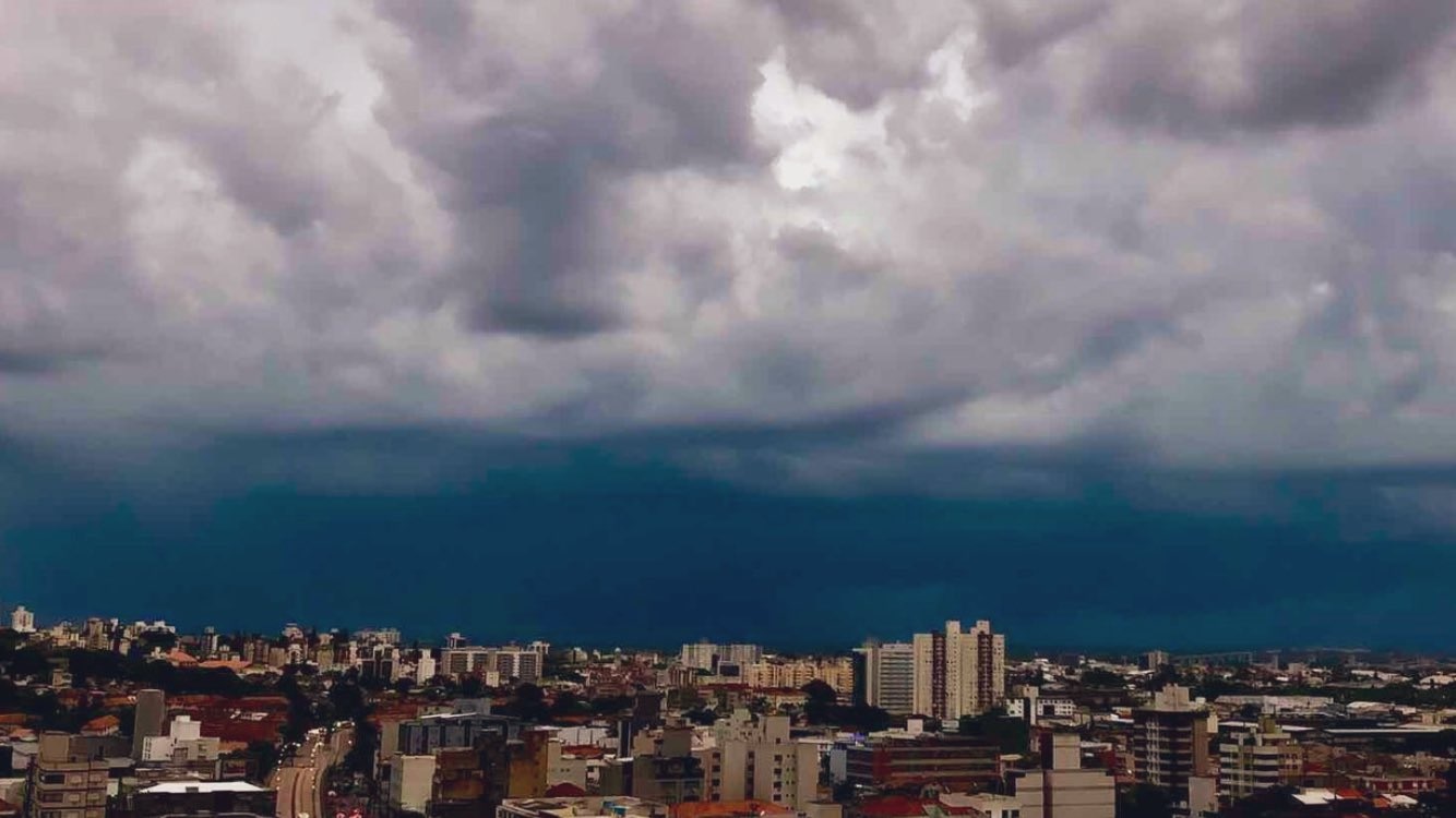 Veja quais regiões têm maior chance de chuva e temporais Confira quais regiões do Rio Grande do Sul têm uma maior probabilidade de registro de chuva e tempestades isoladas na segunda metade do dia