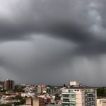 Calorão deve levar à chuva e temporais isolados no fim de semana