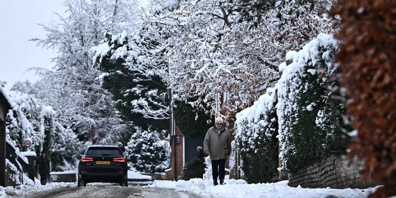 <span class="entry-title-primary">Neve provoca cenas de caos nos transportes do Reino Unido</span> <h2 class="entry-subtitle">Tempestade de inverno com abundante queda de neve atingiu o Sul da Inglaterra e a região de Londres desde o fim de semana </h2>