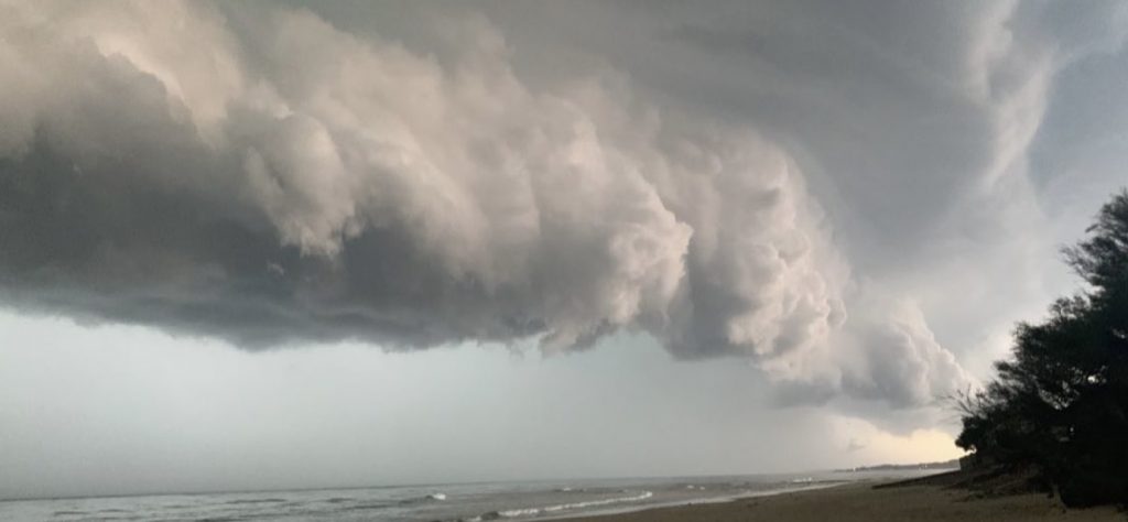 Frente fria trará temporais hoje após causar tempestades no Prata