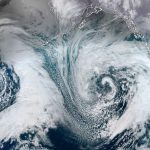 Dupla de ciclones gigantes cobre o Pacífico Norte