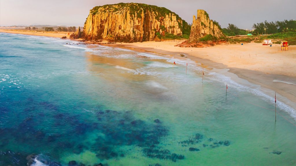 Entenda o mar tão verde em praias do Litoral Norte gaúcho