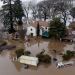 Sucessão de ciclones e rios atmosféricos inunda a Califórnia