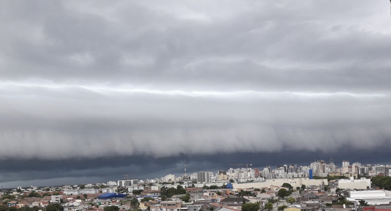 <span class="entry-title-primary">Frente fria muda o tempo e encerra o calor neste início de ano</span> <h2 class="entry-subtitle">Sistema frontal vai avançar pelo Sul do Brasil na primeira metade da semana com chuva irregular e risco de temporais isolados</h2>