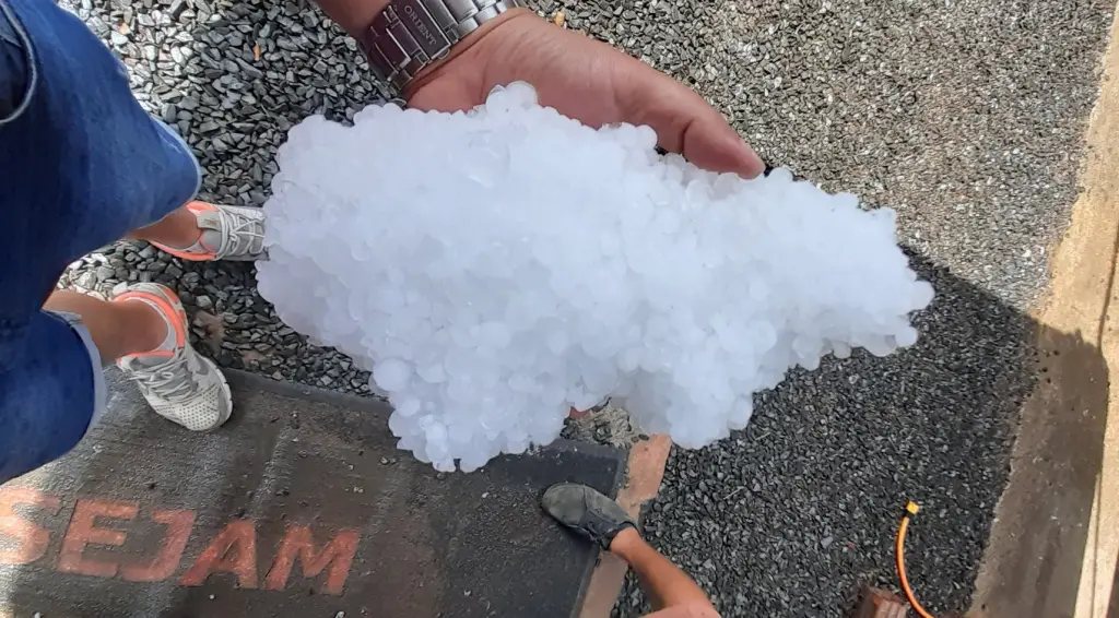 Calor de 39ºC, granizo e vento de quase 100 km/h