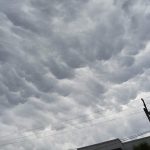 Nuvens Mammatus cobrem a Grande Porto Alegre