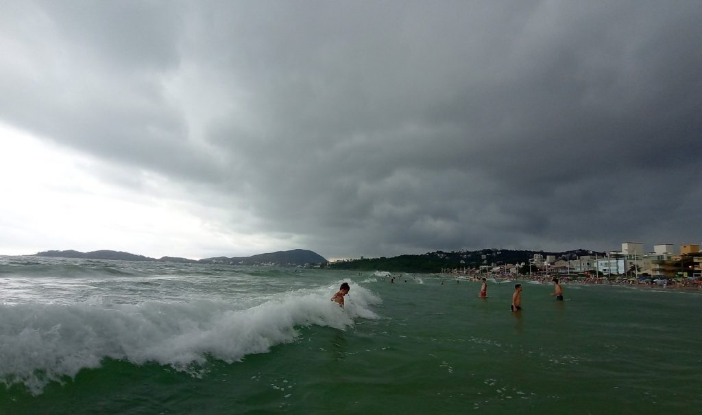 Vem muita chuva em parte do litoral de Santa Catarina