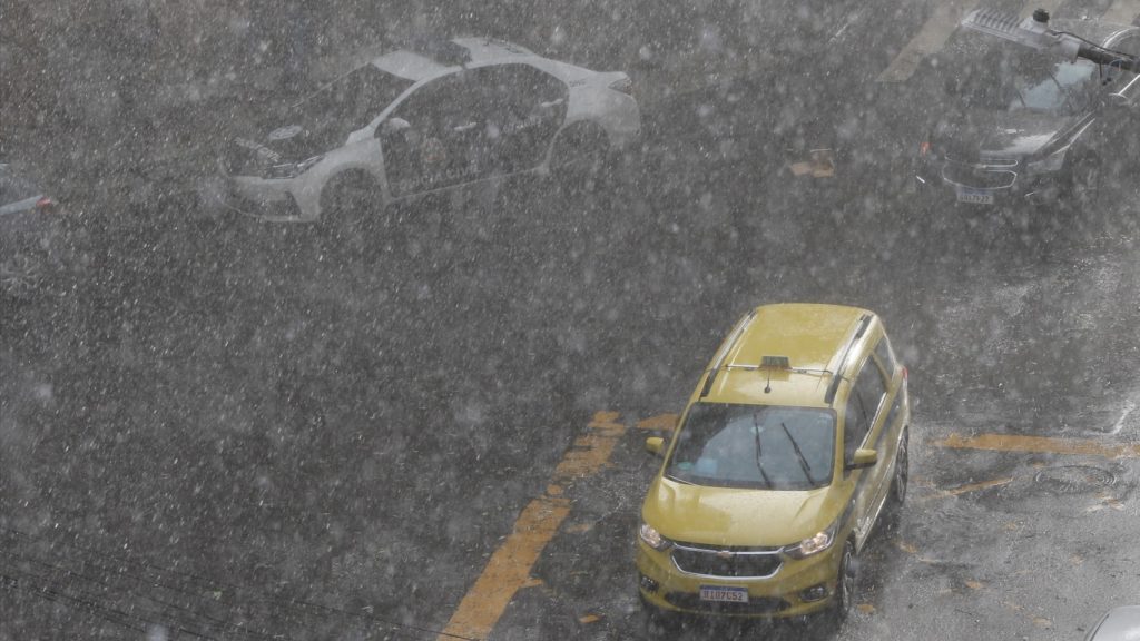 São Paulo e Rio de Janeiro terão mais chuva forte e temporais