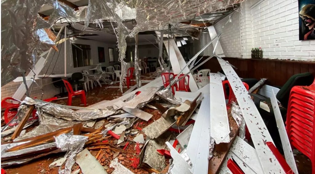Morte, estragos e microexplosão em temporais em Santa Catarina