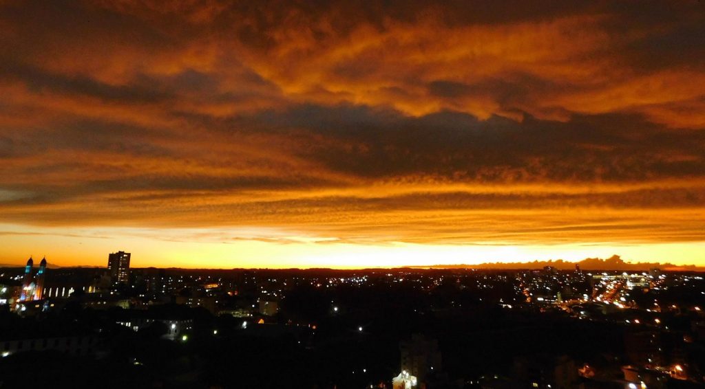 Semana terá sol, calorão, chuva e temporais isolados no estado