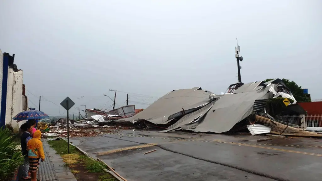 Novos temporais isolados destrutivos devem atingir o Sul do Brasil
