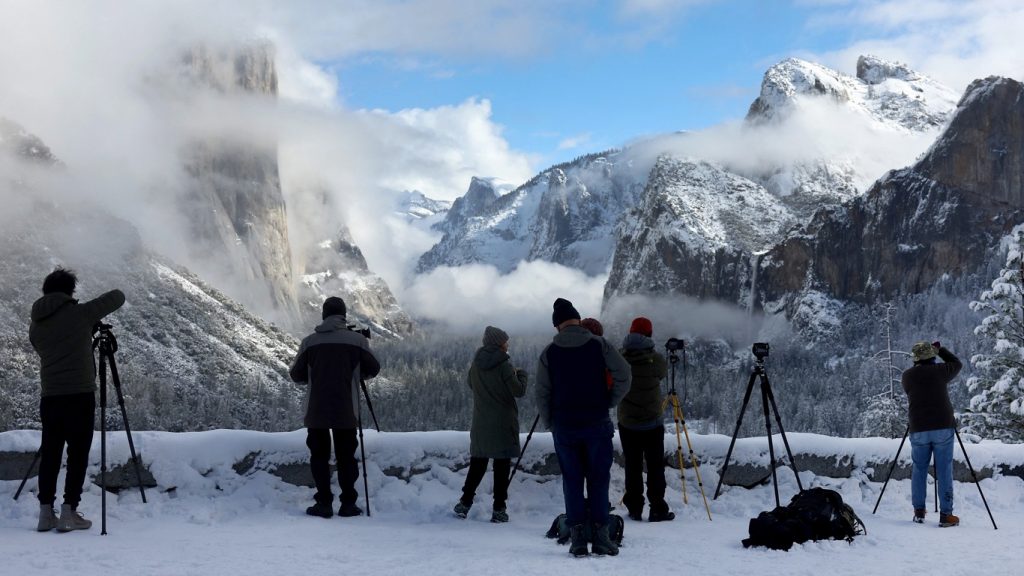 Califórnia tem paisagens incríveis após até seis metros de neve