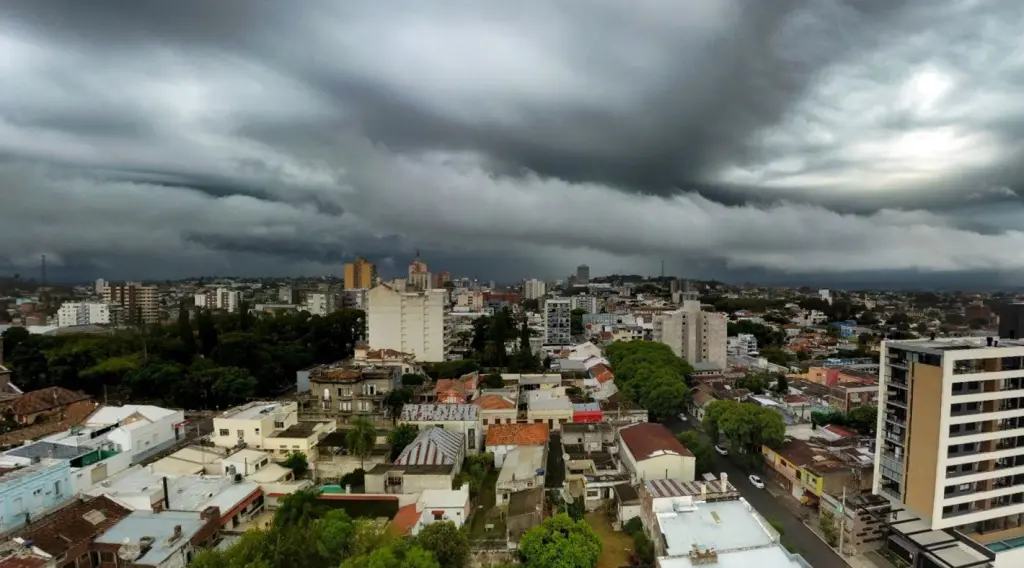 Chuva atinge diversas regiões e vai seguir nas próximas horas