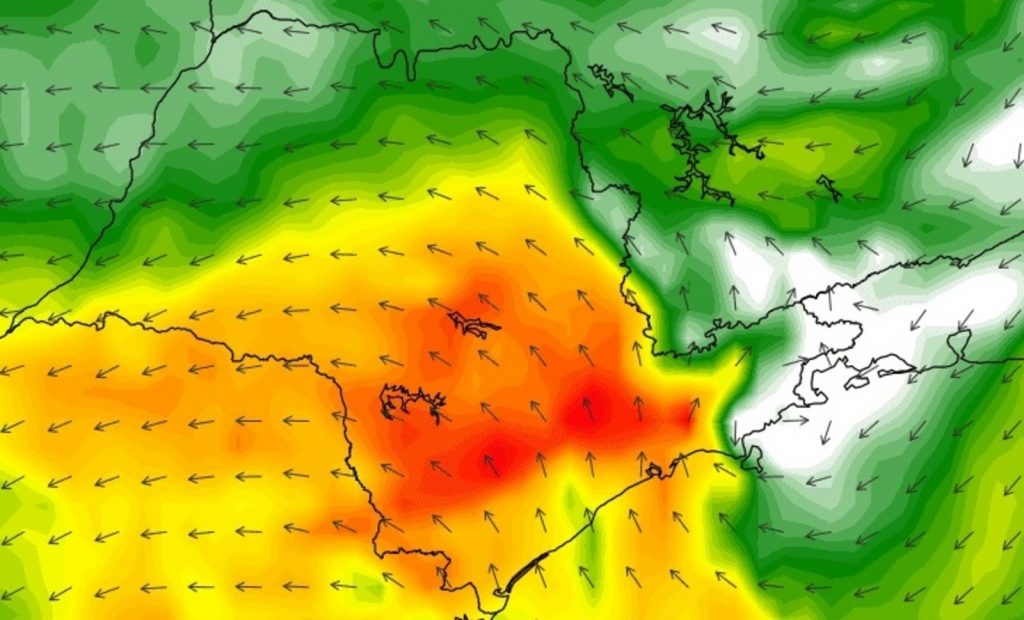 Chuva de quase 700 mm inunda Litoral de São Paulo e vai seguir