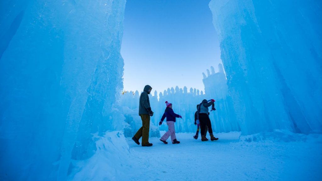 Veja os incríveis castelos de gelo no estado americano que teve -78ºC de sensação