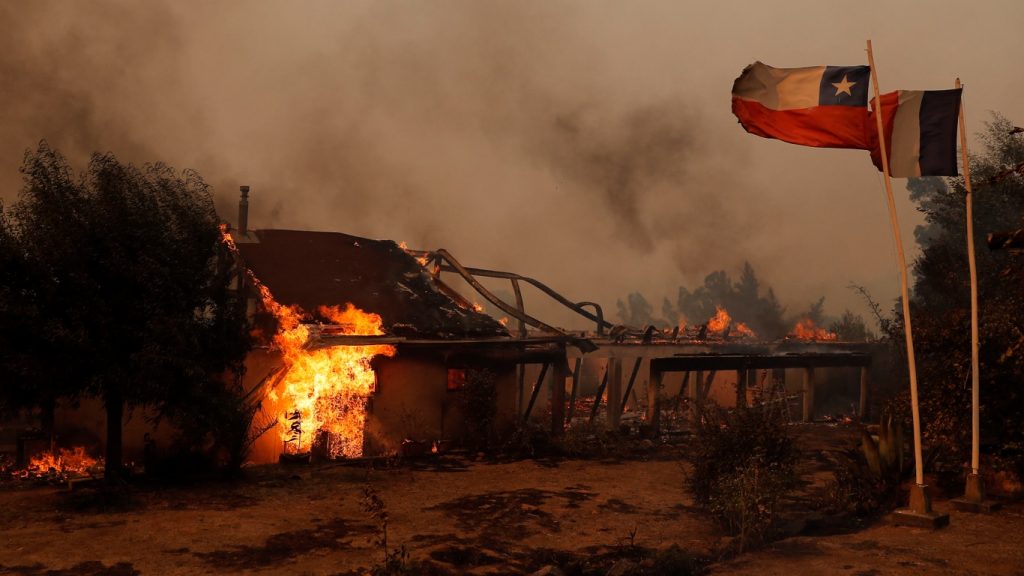 Incêndios florestais seguem no Chile e vítimas aumentam