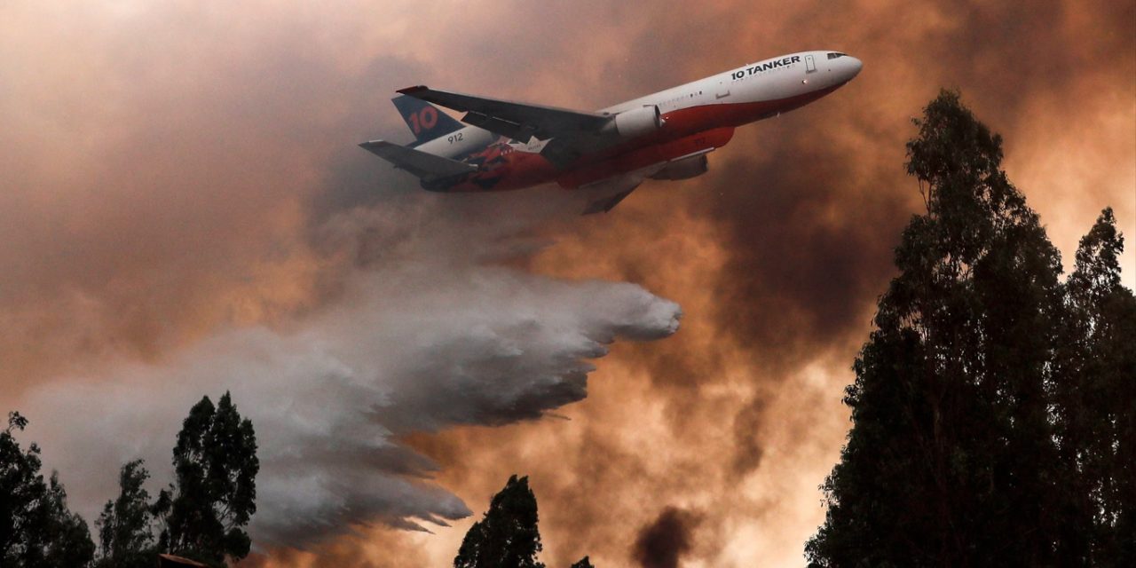 <span class="entry-title-primary">Avião-tanque combate incêndios florestais no Chile</span> <h2 class="entry-subtitle">Aeronave norte-americana está sendo empregada nos incêndios que castigam há dias a região Centro-Sul do Chile </h2>