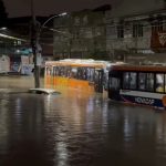 Temporal de chuva intensa e raios atinge cidade do Rio de Janeiro