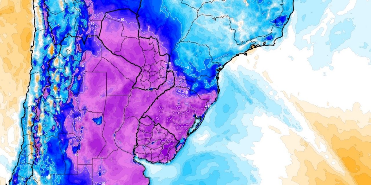 <span class="entry-title-primary">Grande massa de ar frio chega ao Brasil com geada e clima de outono</span> <h2 class="entry-subtitle">Uma massa de ar frio abrangente e forte para os padrões de fevereiro vai ingressar no Sul do Brasil nesta sexta e trará um fim de semana outonal</h2>