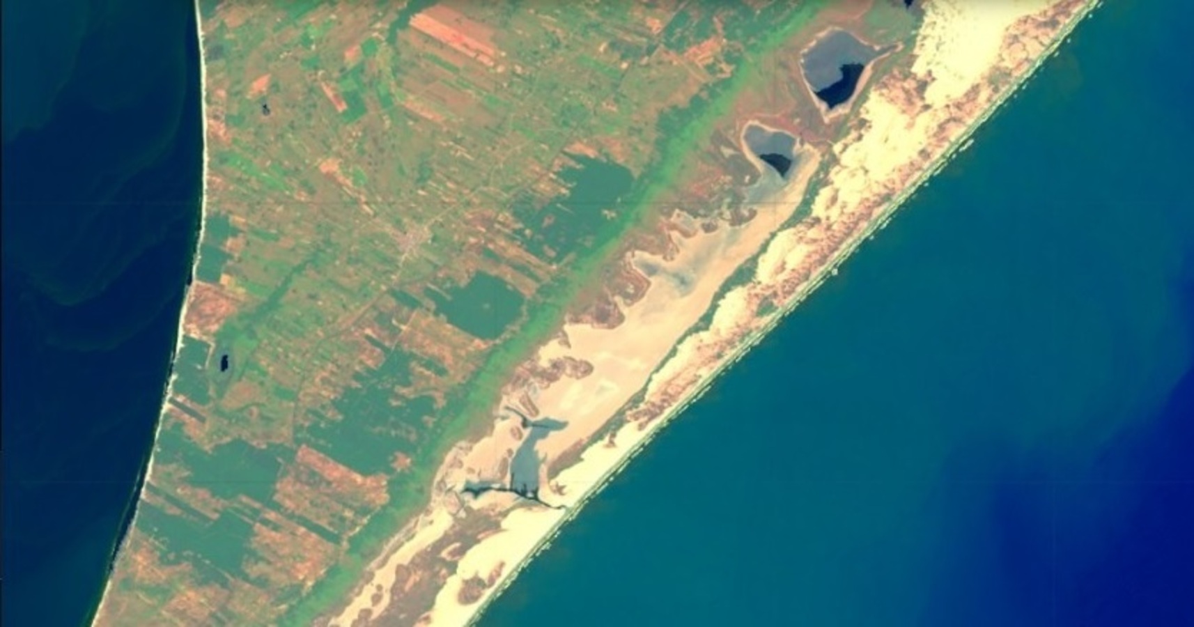 <span class="entry-title-primary">Estiagem vista do espaço: satélite mostra laguna que secou no Rio Grande do Sul</span> <h2 class="entry-subtitle">Imagens do satélite Landsat-2 da NASA mostram como secou o Parque Nacional da Lagoa do Peixe com a severa estiagem</h2>