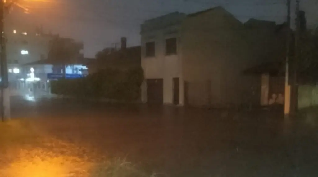 Chuva forte provoca alagamentos no Sul gaúcho