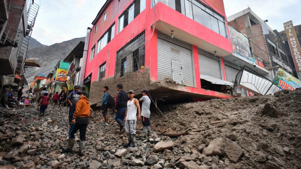 Chuva traz deslizamentos de terra no Peru após grave seca