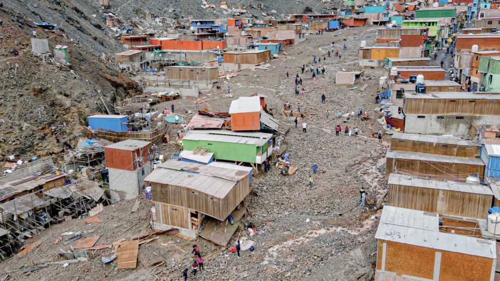 Cresce o número de vítimas em enorme deslizamento no Peru