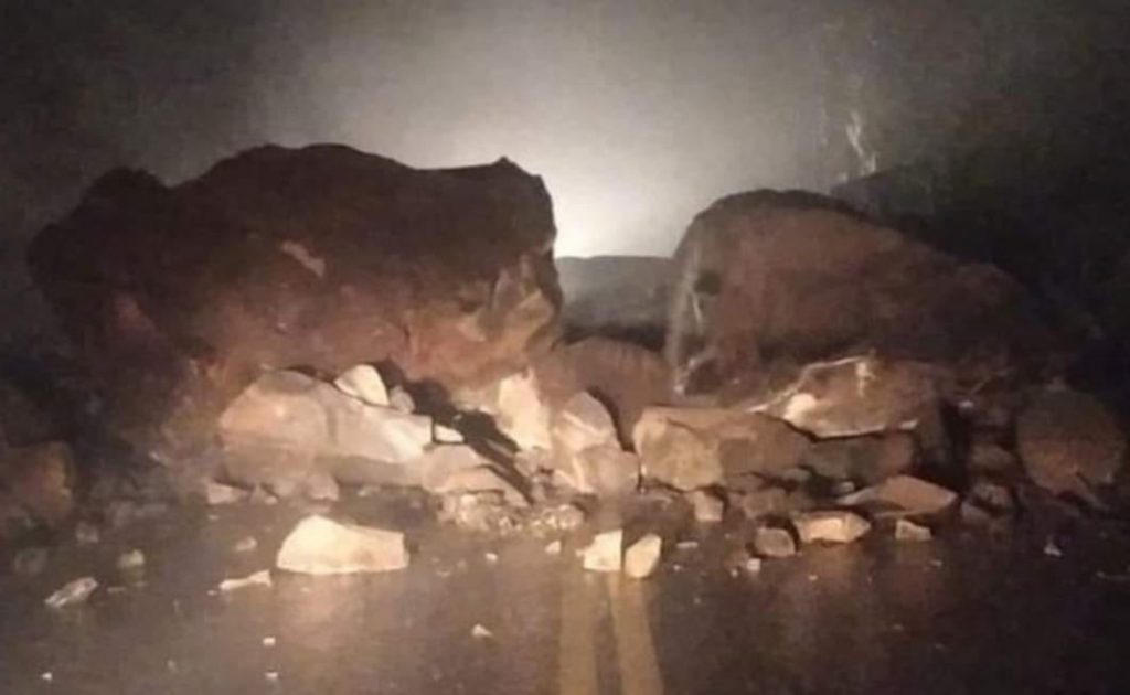Chuva causa deslizamentos na Rio-Santos e alaga no Rio de Janeiro