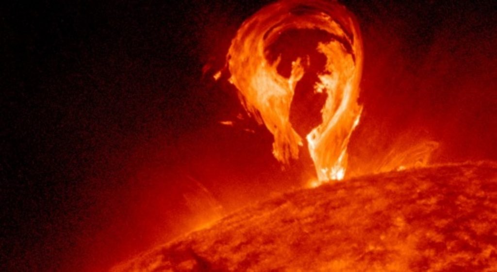 Verificamos: não, o sol não está se despedaçando