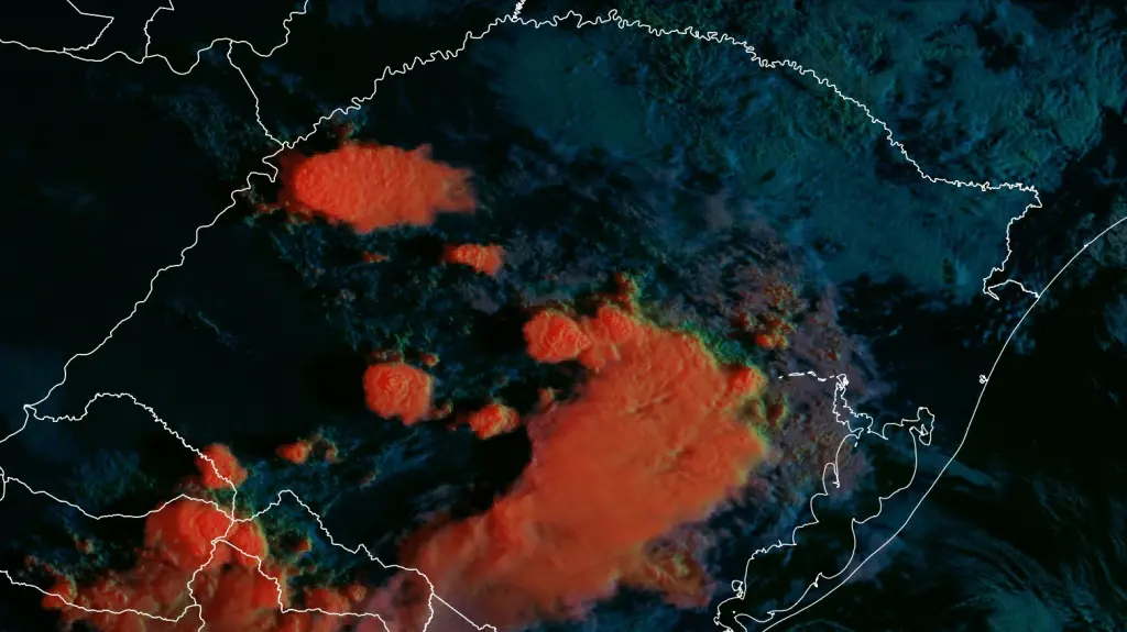 Sábado começa com chuva e granizo no Rio Grande do Sul