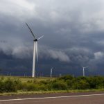Chuva chega com temporais, vento causa estragos e vem mais água