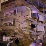 Violento terremoto abala Oriente Médio e derruba prédios na Turquia