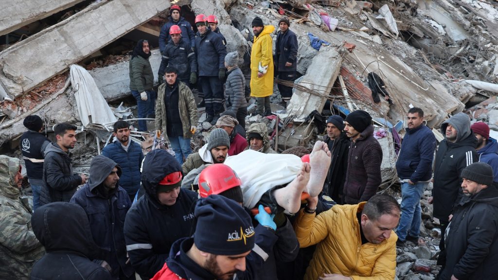 Mortos no terremoto na Turquia e Síria passam de 11 mil
