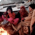 Mortos no terremoto passam de 16 mil e frio piora a situação