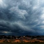 Temporais avançam a partir da fronteira com vento de até 100 km/h