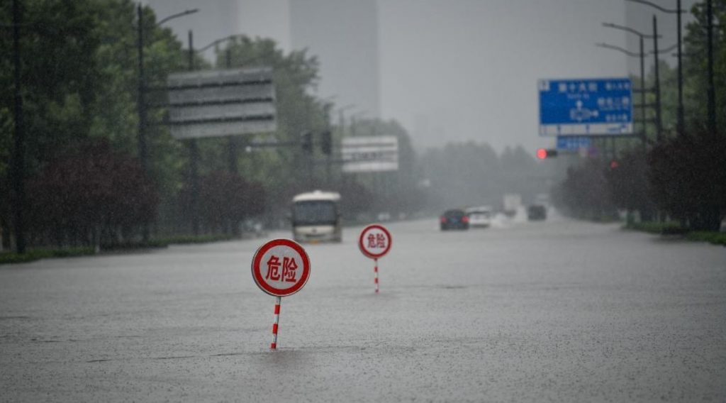 Desastre no litoral paulista é semelhante à chuva de mil anos na China