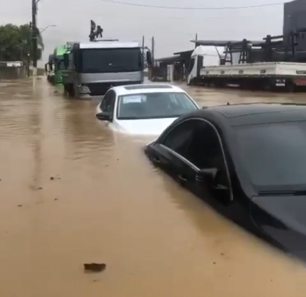 Chuva orográfica provoca inundações em parte de Santa Catarina