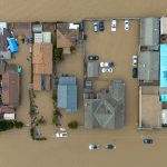 Chuva rompe diques e inunda na Califórnia antes de nova tempestade