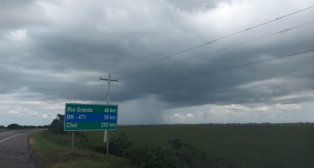 Sábado de calor e chuva passageira antecipa domingo muito abafado