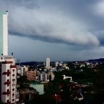 Chuva causa alagamentos, transborda arroios e vai seguir