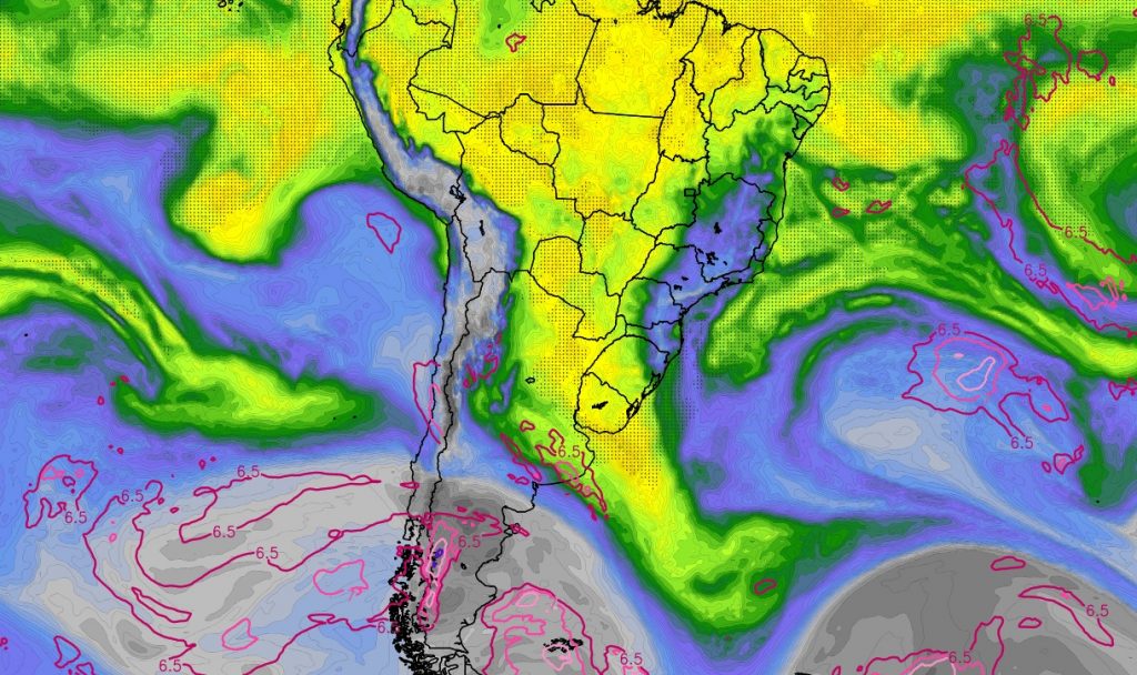 Rio atmosférico se somará ao calor para trazer chuva frequente